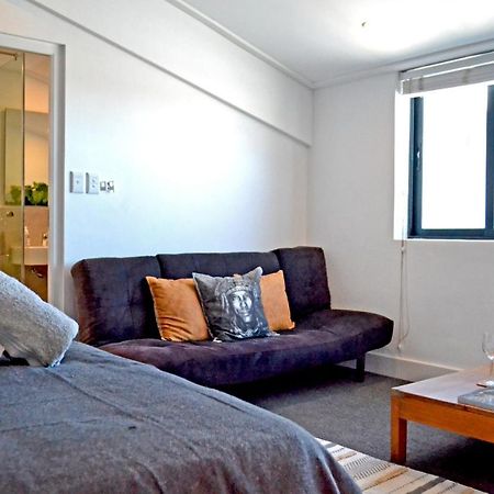 Central Modern Studio Apartment, Hermanus Waterfront Экстерьер фото