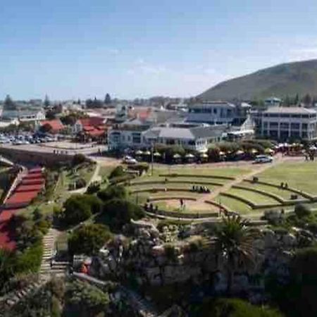 Central Modern Studio Apartment, Hermanus Waterfront Экстерьер фото