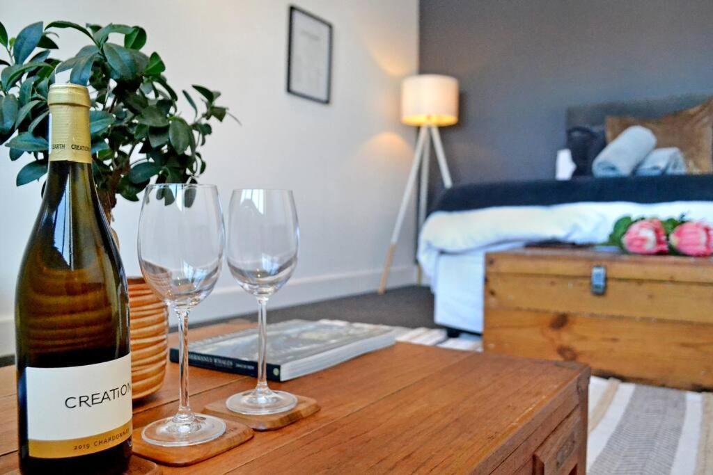 Central Modern Studio Apartment, Hermanus Waterfront Экстерьер фото