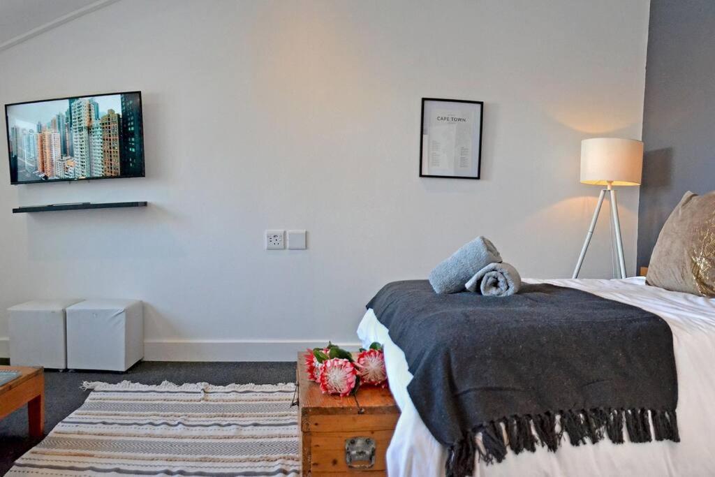 Central Modern Studio Apartment, Hermanus Waterfront Экстерьер фото