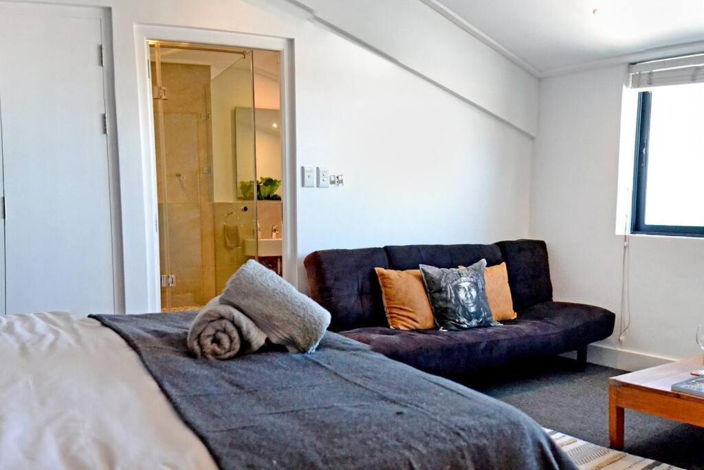 Central Modern Studio Apartment, Hermanus Waterfront Экстерьер фото