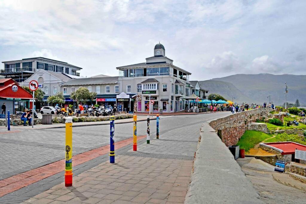 Central Modern Studio Apartment, Hermanus Waterfront Экстерьер фото