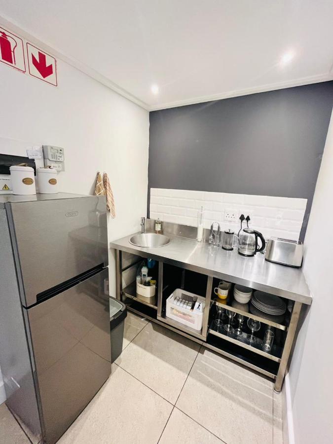Central Modern Studio Apartment, Hermanus Waterfront Экстерьер фото