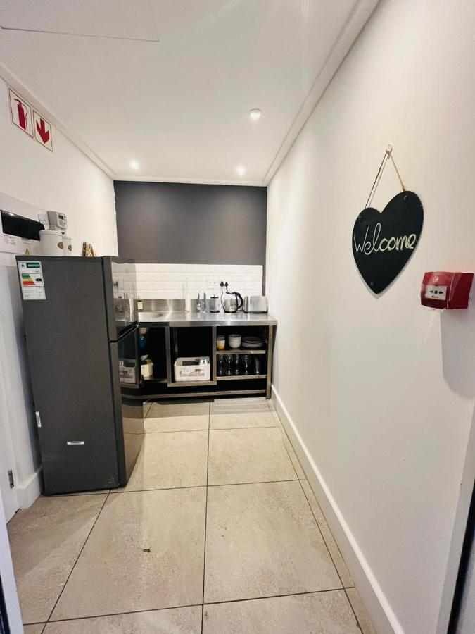 Central Modern Studio Apartment, Hermanus Waterfront Экстерьер фото