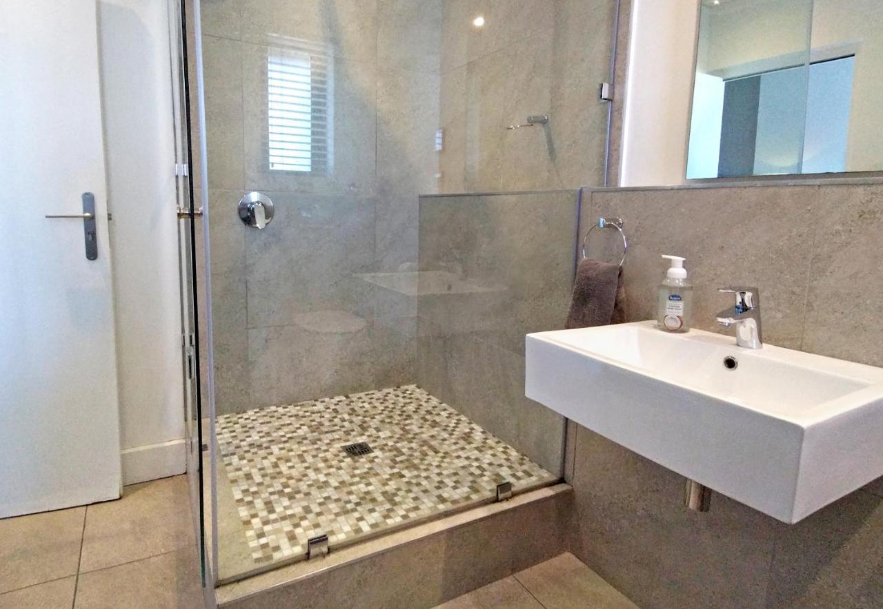Central Modern Studio Apartment, Hermanus Waterfront Экстерьер фото