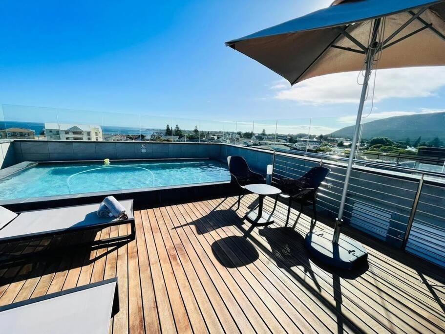Central Modern Studio Apartment, Hermanus Waterfront Экстерьер фото